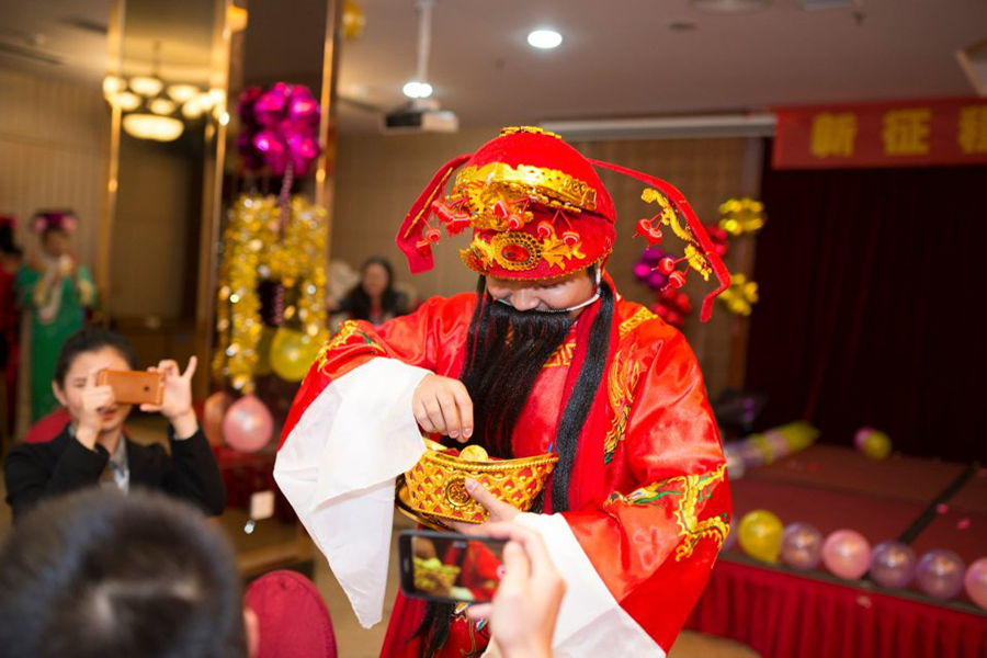 財神爺派發利是糖果.png 財神爺派發利是糖果